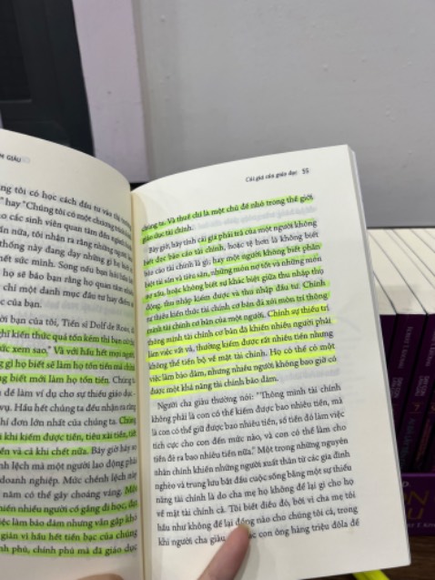 Sách hay, kiến thức bổ ích cho những ai cần tìm hiểu về quản lý tài chính cá nhân. Nó ko đơn giản chỉ cung cấp kiến thức mà còn nói về tâm lý, mindset để tối ưu hoá cách quản lý tiền và trở thành triệu phú. 
Trong tất cả những điều cần học, mình vẫn luôn khuyến khích ưu tiên cải thiện và học tài chính cá nhân trước. Sau đó mọi thứ sẽ có đường lối rõ ràng hơn. Cái gì cũng cần thời gian kiên nhẫn, nếu chỉ mong đợi đọc xong 13 cuốn này mà ko thực hành, thì bạn sẽ thất vọng nếu như muốn giàu “ngay lập tức”.