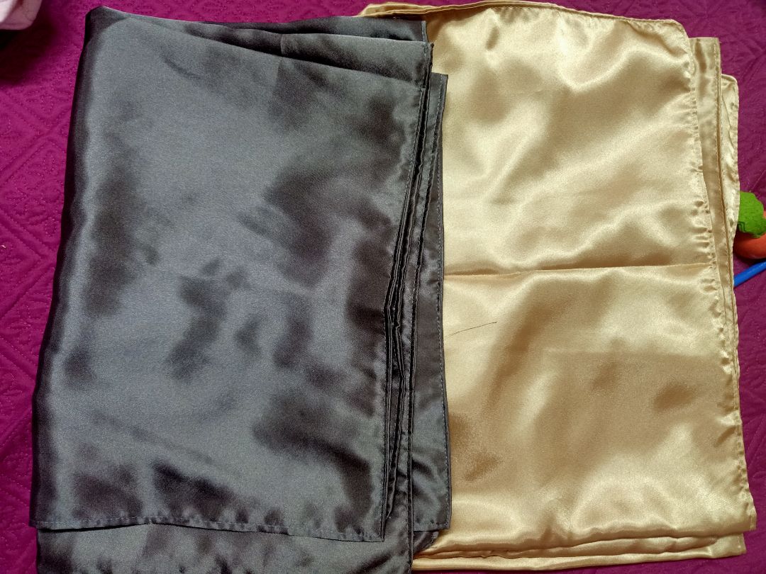 Vỏ gối lụa mềm mại, đường may chắc chắn, size khá chuẩn ạ. Dùng vỏ gối lụa thì thân thiện với da mặt hơn vì mình có thói quen hay nằm nghiêng hoặc nằm sấp mặt Vỏ gối lụa mềm mại, đường may chắc chắn, size khá chuẩn ạ. Dùng vỏ gối lụa thì thân thiện với da mặt hơn vì mình có thói quen hay nằm nghiêng hoặc nằm sấp mặt