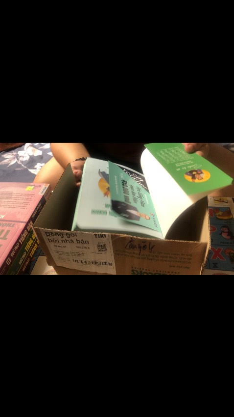 Đóng gói ko kĩ
Sách bị nhăn gốc
Được cái giao hàng nhanh