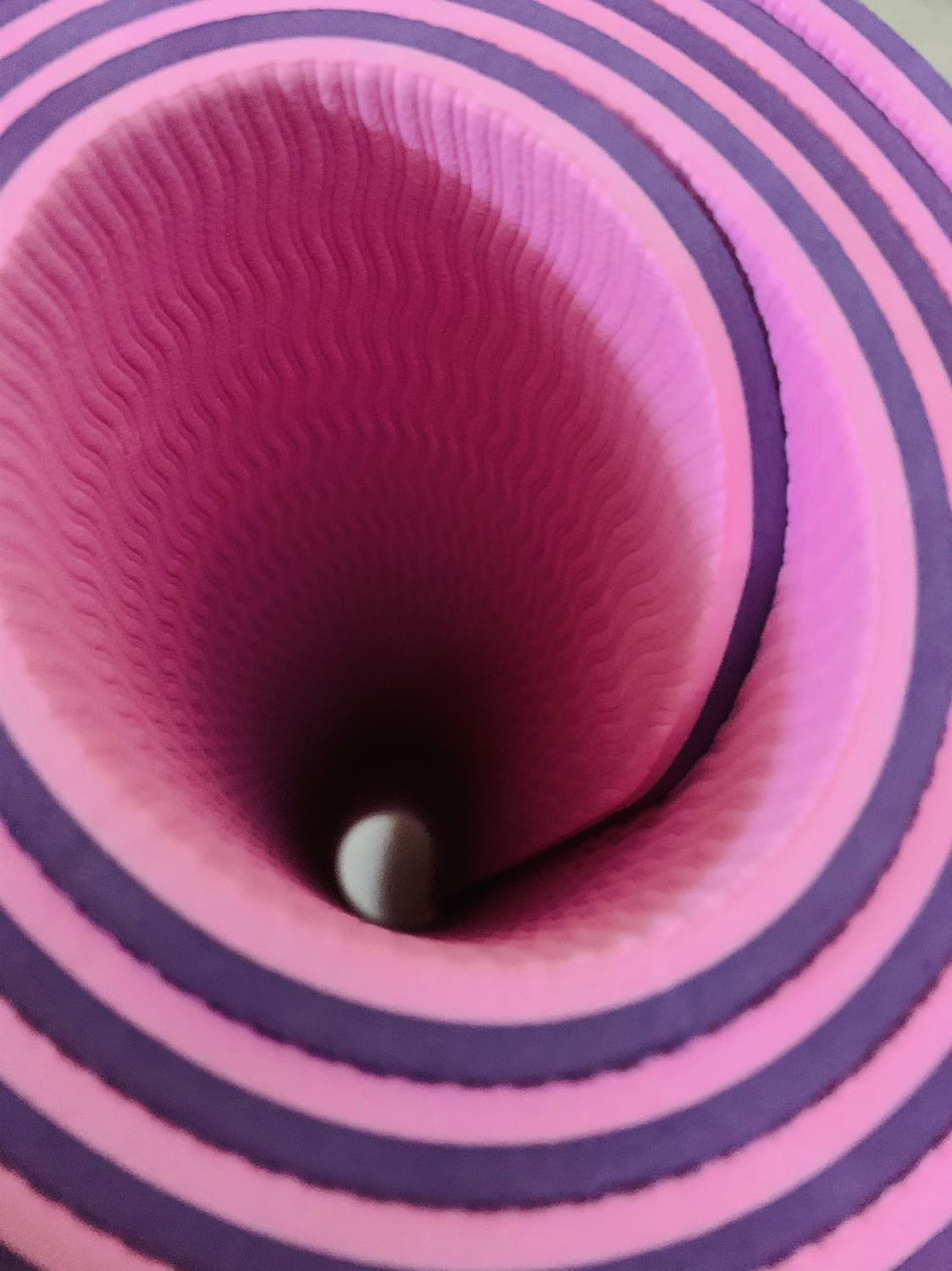 Mua 2 cái thảm mà cái nào cũng ưng. Cho người iu 1 chiếc, mình 1 chiếc híhi
Tập gym sướng, êm, dày dặn mà shop cũng hỏi han sau khi nhận được hàng nên thấy rất ok vì chăm sóc khách hàng như vậy là phải rùi
Đầu tiên được cái dây tặng ko biết dùng loay hoay mãi mới ra là để thòng 2 đầu
Nói chung vì store quan tâm khách nên review có tâm lại thui. Có qua lại sau nay nhớ giảm mình nếu mình giới thịu cho nhé