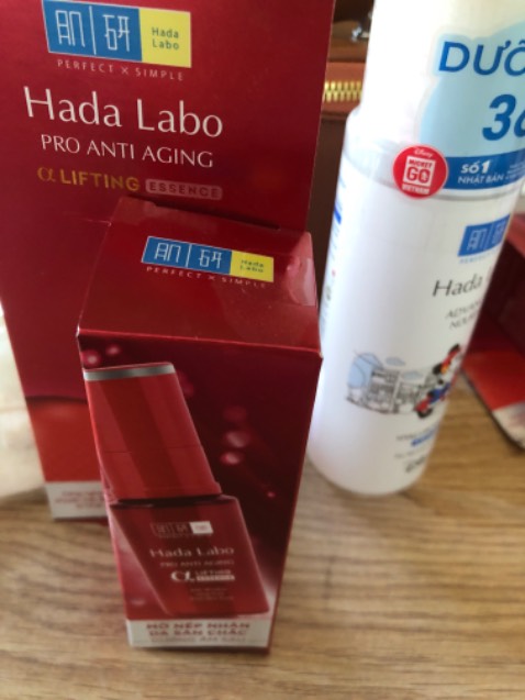 Sản phẩm hada labo giá mềm, chất lượng okie. Nói chung mình thấy ổn áp á nha. Hình mình lấy tạm của đợt hàng mua mới Sản phẩm hada labo giá mềm, chất lượng okie. Nói chung mình thấy ổn áp á nha. Hình mình lấy tạm của đợt hàng mua mới