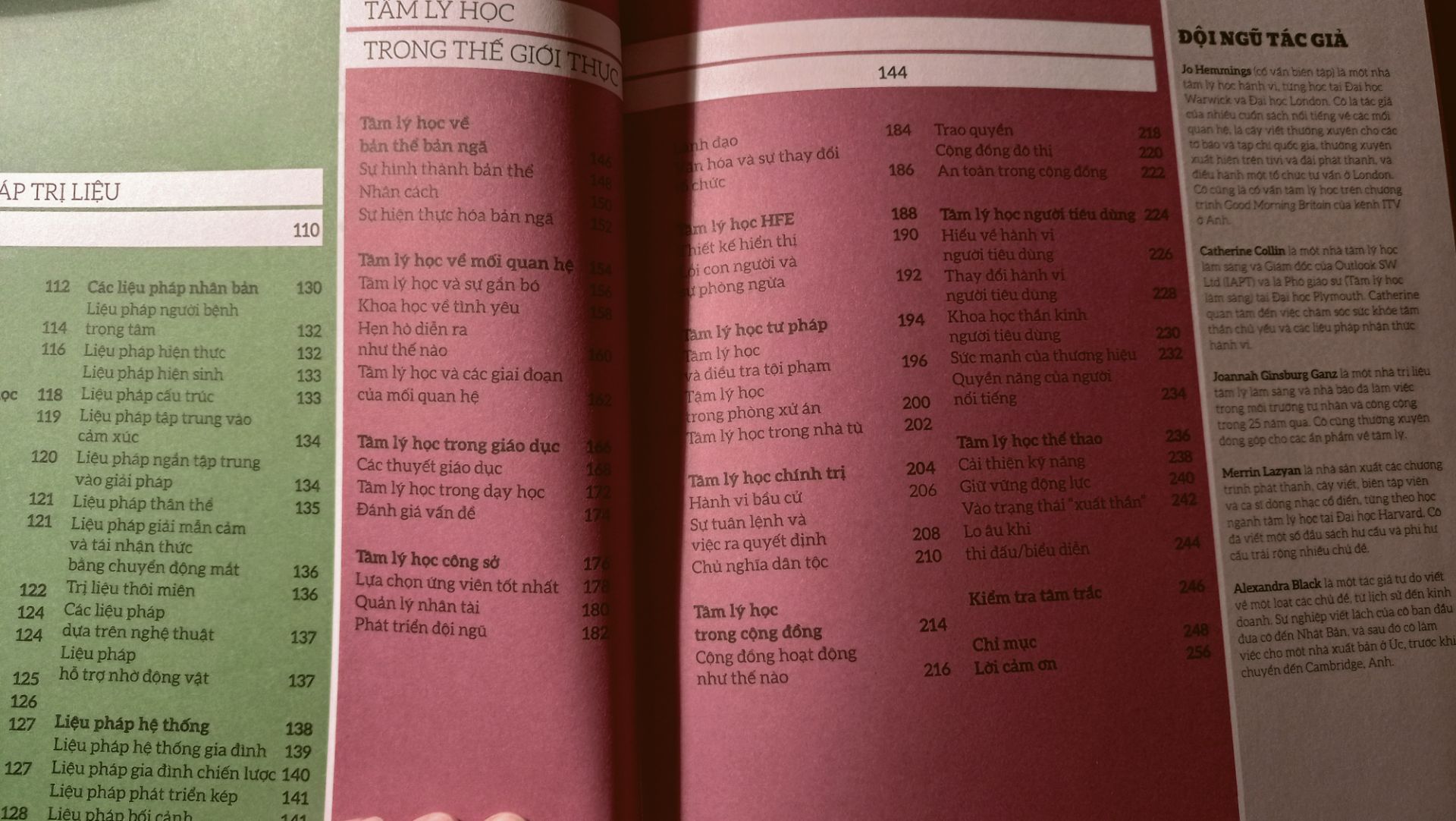 1. Tiki giao hàng siêu thần tốc, đúng 1 ngày là nhận đc hàng. Dù Tiki Trading trước giờ gói hàng khá sơ sài có mỗi thùng các tông mà chẳng có chống sốc gì cả nhưng trộm vía chưa lần nào mình đặt sách bị hư hỏng j cả.
2. Về sách thì hay đỉnh lun. Có nhiều từ ngữ chuyên ngành và hàn lâm nên sẽ khó hiểu nhưng đọc nghiền ngẫm cũng hay lắm, thấy mình hiểu biết ra bao nhiu luôn. 
3. Về hình thức thì sách đẹp khỏi bàn. Màu sắc đa dạng bắt mắt, mực đều, giấy dày hơn bình thường, bìa cứng cáp.