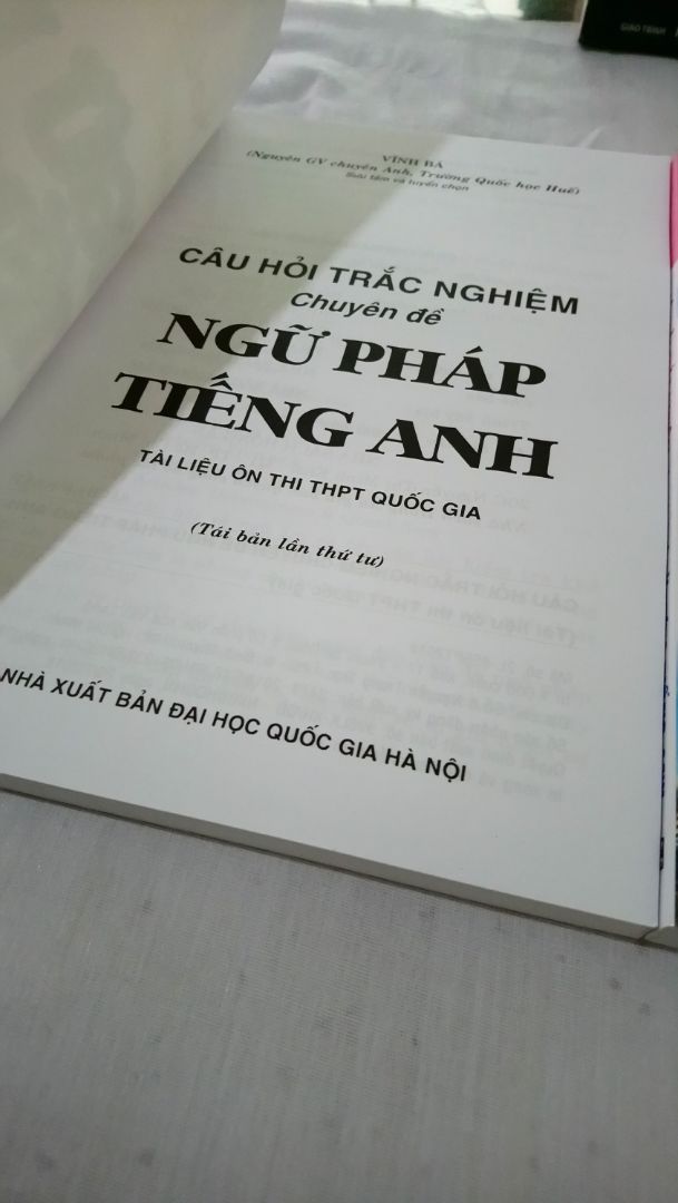 Mình mua hai quyển này thấy rất OK mà, sao đọc review nhiều cái thấy hoang mang. Hai quyển đẹp, riêng quyển từ vựng do sách dày hơn mà giá bìa rẻ hơn nên chất lượng giấy như thế là ổn rồi.
Giao về tỉnh khá nhanh, lịch là thứ 2 nhưng T7 sách đã đến.