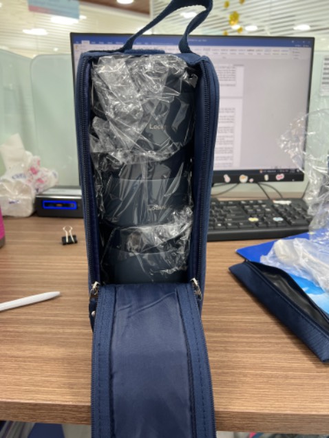 Hộp cơm chắc chắn, gọn gàng, ko bị đổ thức ăn ra ngoài. Tuy nhiên giữ nhiệt chưa được ưng ý lắm. Canh nóng 7h cho vào đến 12h thì còn ấm, nhưng cơm và đồ ăn khác thì bị nguội.