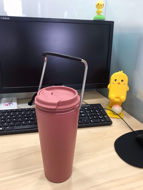 Dùng tốt lắm, giữ nhiệt lâu, đặc biệt giữ lạnh hơn 24h đá vẫn không tan hết, vẫn lạnh. Dùng để uống cà phê đá rất ngon nhé. Lúc mình mua giá 325k. Thấy giá hiện tại đang giảm 208k đó, tranh thủ mua đi mọi người.