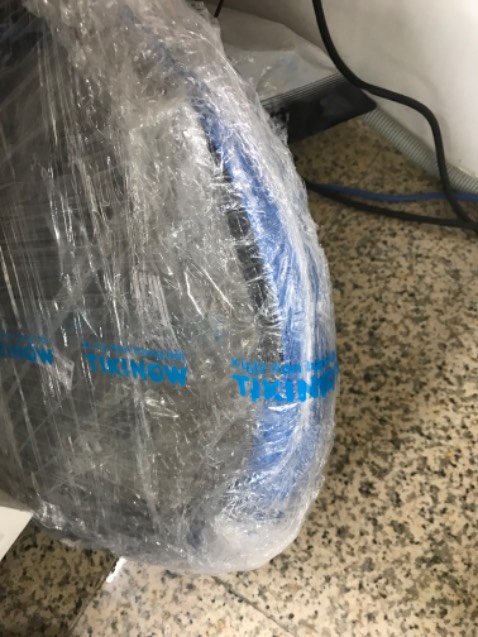 Mình chọn màu đen cơ mà, sao lại ship cho mình màu xanh thế, chẳng ăn nhập gì với màu trong xe cả, đổi lại cho mình chút với