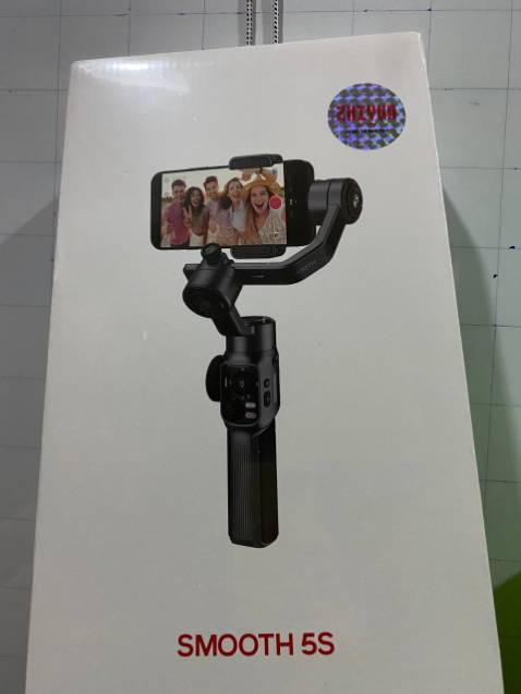 Gimbal khá to so với các dòng khác nhưng cơ bản cân được con ip 13 pro max, dùng mấy ngày thấy khá ngon