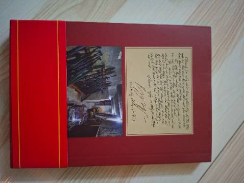 Sách có nhiều phim hay lắm, phim siêu cuốn luôn, phải mua đọc liền