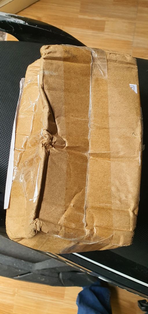 Hàng đặt từ 22/9 tới hôm nay 11/11 mới tới tay, mặc dù nhà cung cấp cũng ở Tp HCM mà không hiểu sao Tiki lại giao hàng chậm trễ tới như vậy. Thật đáng thất vọng cho khâu vận chuyển, thiết nghĩ Tiki nên có những cải thiện rõ hơn, không phải cứ tới ngày giao, giao không được gửi 1 cái thông báo giao trễ mong thông cảm như vậy được. Nói về hàng hóa, giao đúng, đủ nhưng nhìn như 1 cục rác.