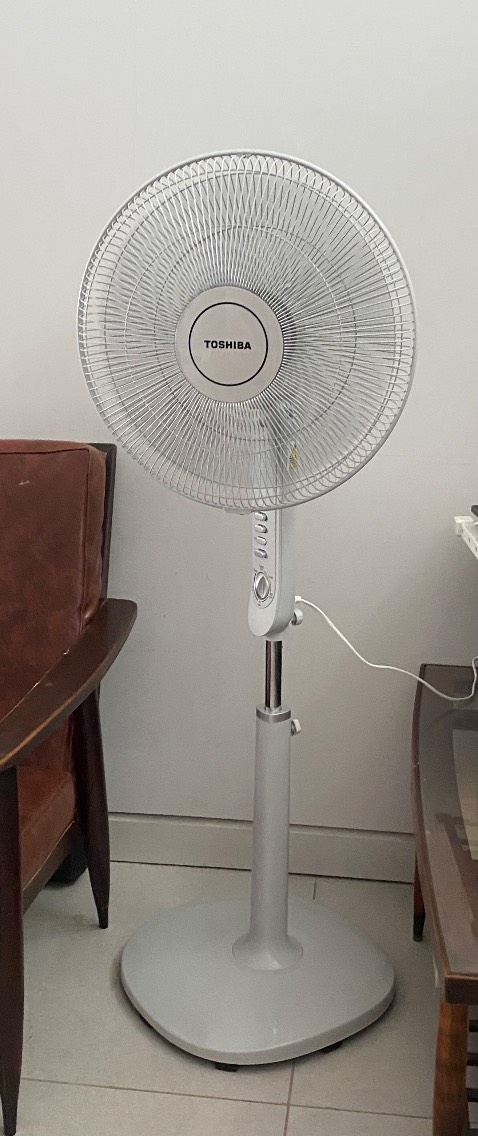 Quạt đẹp, chạy tốt, êm!