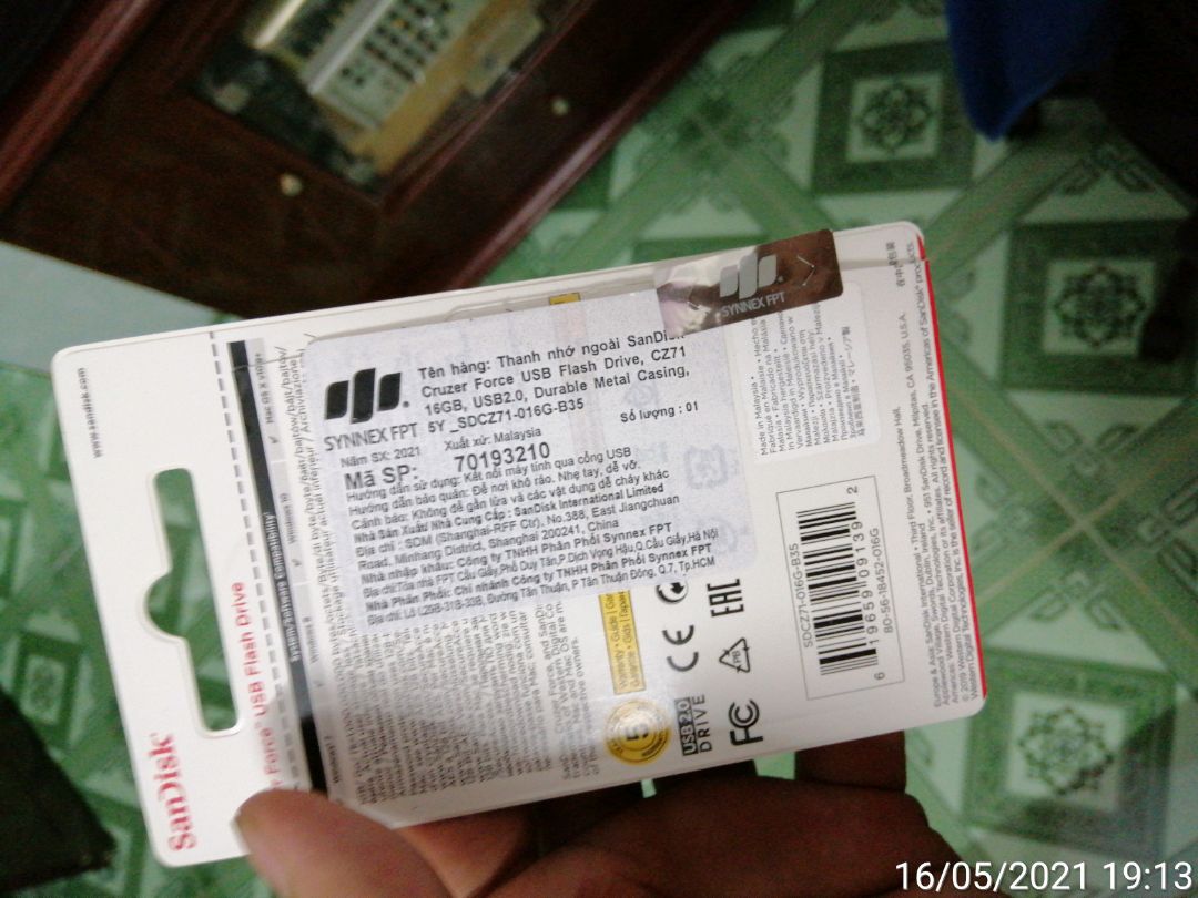 Hàng đã bốc không còn nguyên, nếu nhà phân phối lấy lý do bốc kiểm tra thì phải có niêm phong đăng này không có tem niêm phong của nhà cung ứng, tuy hàng rẽ tiền nhưng cũng phải rõ ràng. Nghi ngờ hàng đã qua sử dụng