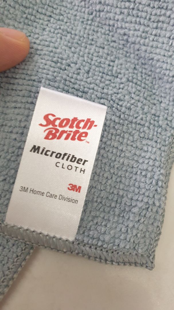 Hàng đúng như mô tả  giá hợp lý cho nhu cầu dùng rẻ lau. Tuy nhiên đây không phải khăn 3M mình kỳ vọng, loại khăn lau siêu sạch của 3M. Có loại khác 3M xịn hơn nữa phục vụ cho lau đồ cần sự mịn màng, chống bám bụi