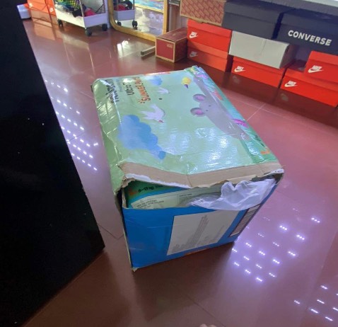 Hộp bị rách, giao hàng chậm