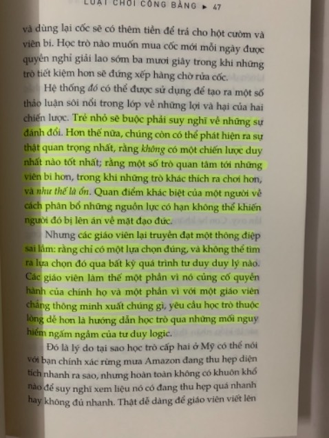 /tác giả là 1 giảng viên về ngành kinh tế học, thông qua cuộc trò chuyện của tác giả và cô con gái Cayley, mang lại rất nhiều thông tin hữu ích cho mình khi đọc cùng với lối hài hước. Với những ai thật sự am hiểu nhiều về kinh tế học thì Fairplay thật sự là 1 cuốn sách hay và đầy ấn tượng. 
Mình rất thích đặt hàng trên tiki ko bao giờ làm mình thất vọng.