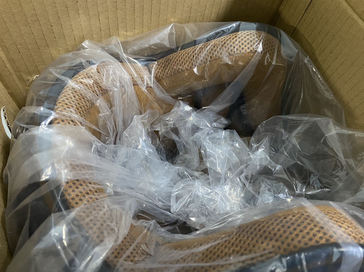 Mũ này nên mua XL nha các bạn, đầu mình nhỏ mua XL đội còn xem chật, k biết có size to hơn ko.
Chất lượng ok, giao hàng nhanh