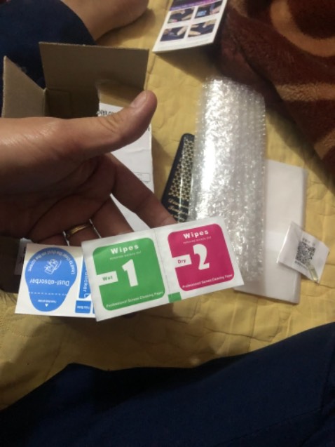 Mình thấy kính rất chắc chắn, dán lên máy rất đẹp, shop đóng gói cẩn thận