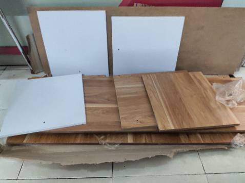 Đặt một đằng nhưng lại giao một nẻo. Giao cho mìn một cái kệ khác hoàn toàn, kích thước cũng sai so với mô tả, chat ko thấy phản hồi. Mình phải liên hệ với Tiki để đổi trả