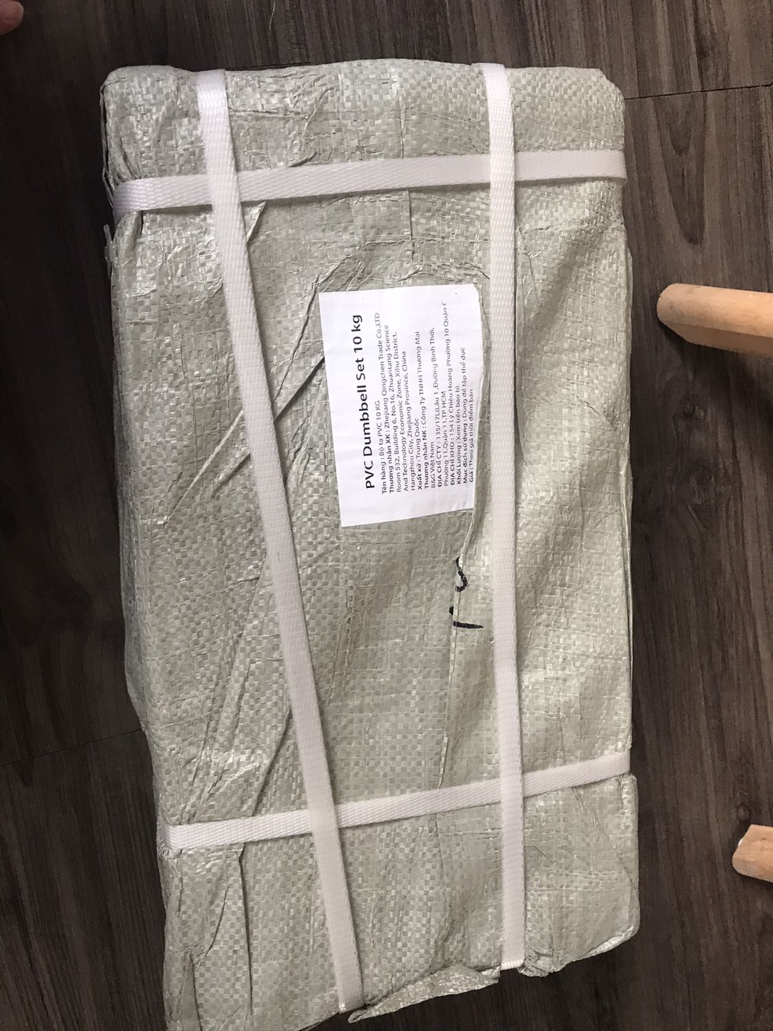 Đong gói tốt kĩ càng, tổng trọng lg 10kg là tính cả cái thanh, chứ bánh tạ chỉ có 9kg thôi.
Nhưng dùng ok với cả gọn, tập mất thời gian xoáy vòng ra vào để lắp thôi. Cái roăng là nhựa nên hi vọng ko bị kẹt do biến dạng.
Hài lòng Đong gói tốt kĩ càng, tổng trọng lg 10kg là tính cả cái thanh, chứ bánh tạ chỉ có 9kg thôi.
Nhưng dùng ok với cả gọn, tập mất thời gian xoáy vòng ra vào để lắp thôi. Cái roăng là nhựa nên hi vọng ko bị kẹt do biến dạng.
Hài lòng