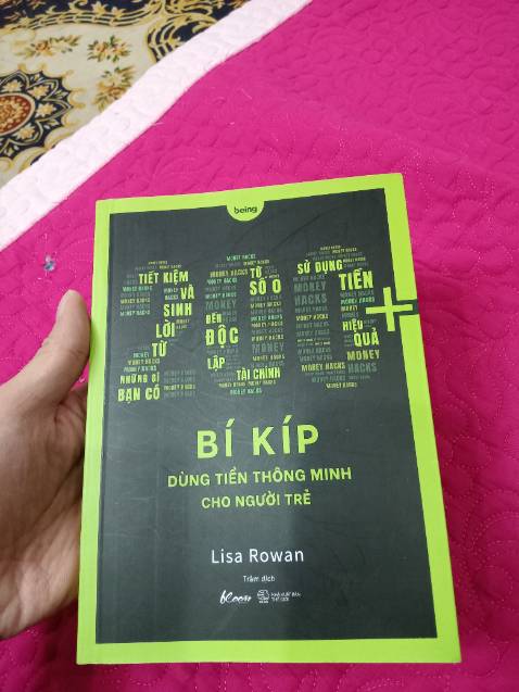 Hơn 200 mẹo dùng tiền, chủ yếu nói về tiết kiệm, thẻ tín dụng, tăng thu nhập, các loại bảo hiểm,... Cá nhân tôi cảm thấy nội dung sơ sài, không phù hợp với hoàn cảnh ở Việt Nam thời điểm hiện tại, khó áp dụng vào thực tiễn.