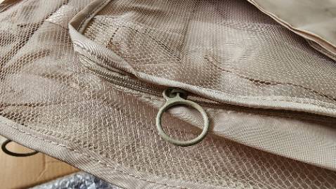 Giao hàng nhanh, đóng gói cẩn thận. Sản phẩm đẹp, nhẹ, gọn và không thấm nước. Nên mua !!!