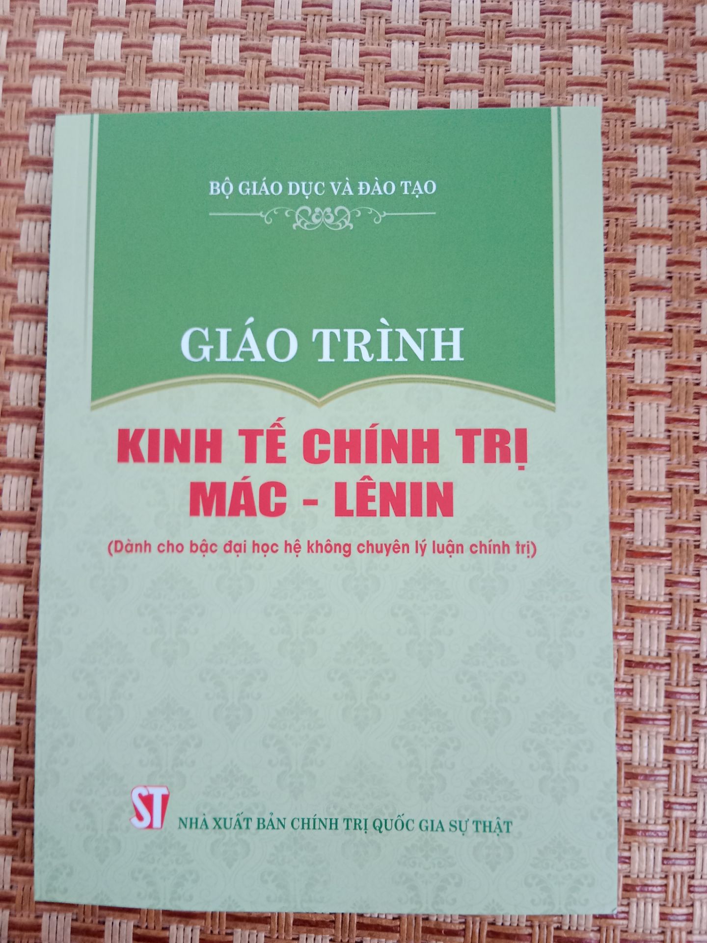Giao hàng siêu nhanh luôn, đóng gói cẩn thận, sách thì đẹp ok 10 điểm