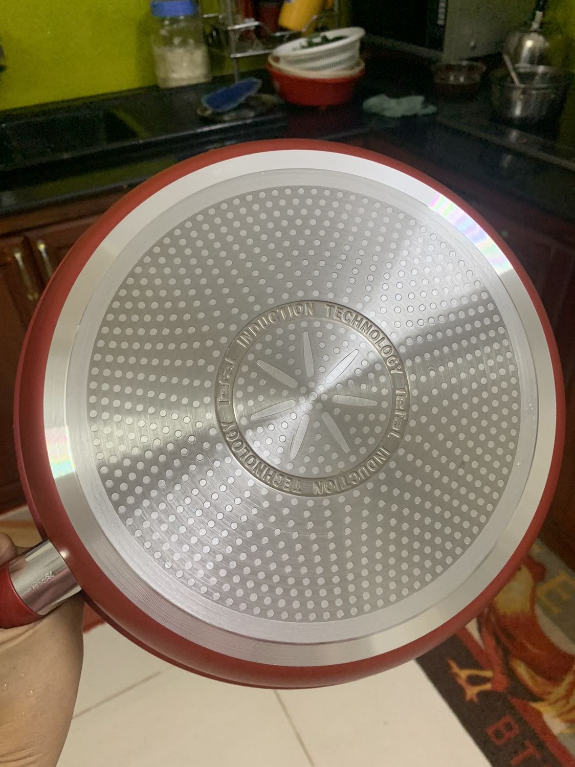 Nồi siêu xinh, dễ thương lắm lắm
Nấu thao tác rất dễ
Muỗng cơm kèm nồi cũng rất đẹp nữa
Nấu cơm ngon
Điểm trừ là lúc mới nấu mình có hơi nghe mùi nhựa
Ah lòng nồi siêu dày, đẹp và nặng nữa
Quà tặng siêu xịn sò
Cảm ơn tefal