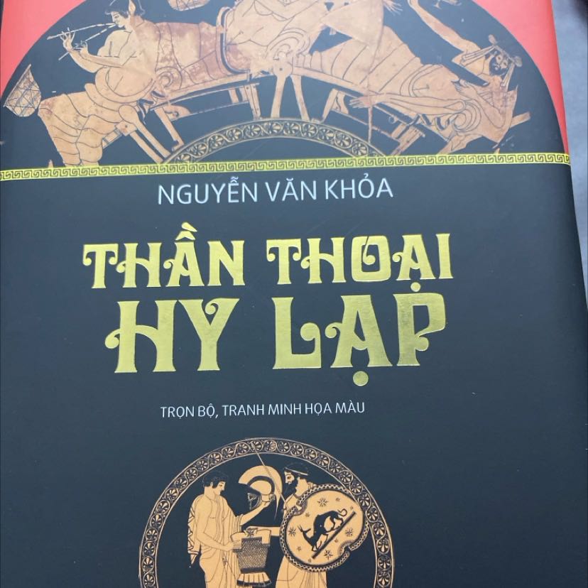 Cuốn này cũng vậy. Bọc kính rất okila. Bên trong mình đọc sơ thấy có mấy trang có hình minh hoạ nhưng cảm giác giấy hơi mỏng. Tổng thể thì nhìn khá ưng.