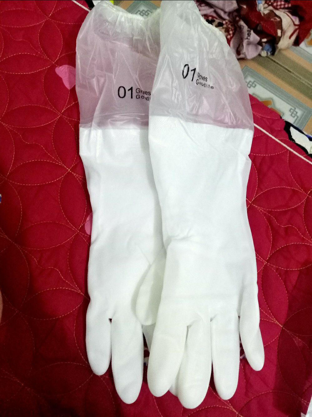 găng tay dai, lớp nỉ thì ấm. k quá dày nên đeo rất tiện. k bị cấn. shop giao hàng nhanh, nên mua mn nhé