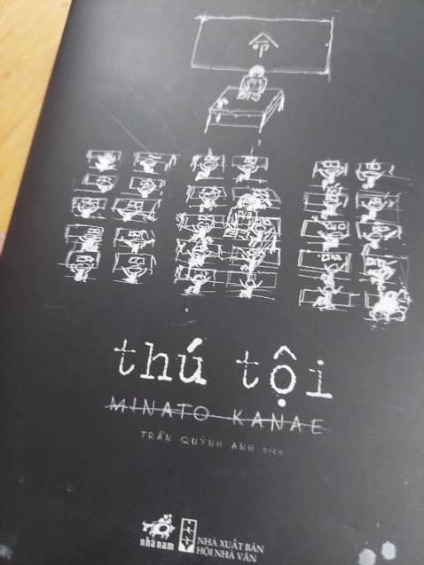 “Thú tội” không có yếu tố bất ngờ, chẳng có yếu tố kinh dị,  6 chương sách đều được viết ở ngôi thứ nhất là bản tự thuật về những cảm xúc và hành vi của các nhân vật trên cùng một sự kiện trung tâm. Mang hơi hướng bệnh hoạn, vượt ngoài lý tính và luân lý thông thường, “Thú tội” là một nỗ lực len lỏi vào những ngõ sâu tăm tối nhất của tâm thức con người dù họ là bất kỳ ai.