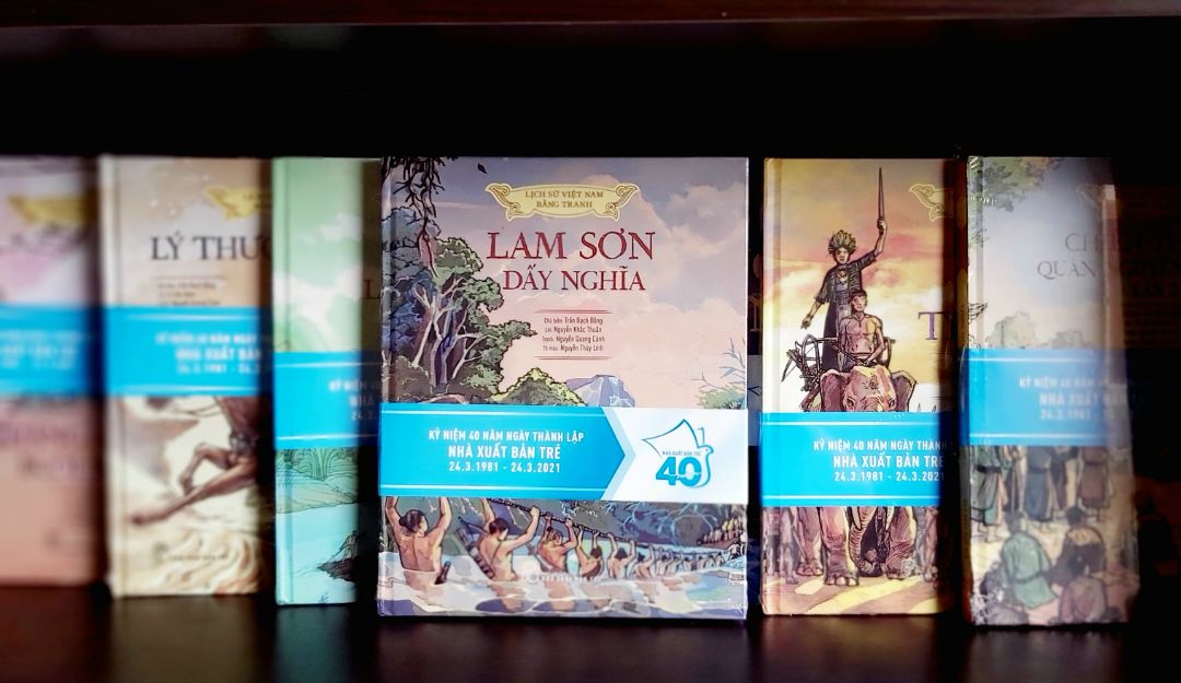 Thời gian hoạt động ở núi rừng Thanh Hóa là giai đoạn khó khăn nhất của khởi nghĩa Lam Sơn - vừa chống giặc Minh, vừa chống Ai Lao.  Đối mặt với sự vây *** của kẻ thù, nghĩa quân bao lần lâm vào thế hiểm nghèo: ba lần rút chạy lên núi Chí Linh, thiếu quân lương, binh sĩ hao hụt, quân tâm lung lay,... Dù vậy, nghĩa quân vẫn giương cao ngọn cờ kháng chiến, tin vào chiến thắng tương lai.
Sách đẹp như hình, bìa cứng, chất liệu giấy in đẹp. 
Dịch vụ Tiki luôn nhanh và tiện ích. Sách được đóng hộp chuyên nghiệp. Bạn giao hàng thân thiện.