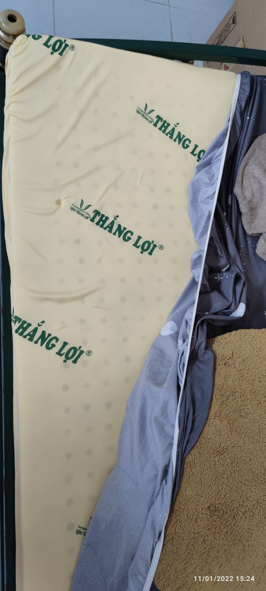 giao hàng nhanh
nệm mềm, chất liệu giống foam hơn là cao su
hy vọng xài được 5 năm