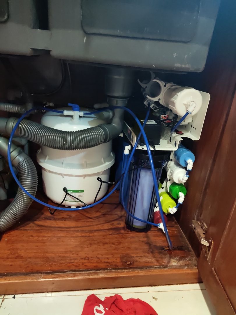 Mình đặt hàng tối thứ 7, tự lắp. Chủ nhật giao hàng: 5*. 
Do bận việc nên chủ nhật tuần sau mới lắp được. bình nén bị dò nước nhưng quá 7 ngày đổi trả. mọi người chú ý *** sp trong 7 ngày luôn. Chất lượng sp 3*
Nhắn tin hỗ trợ lúc 9h, 14h có nhân viên kagaroo liên lạc đến sửa. sửa xong nhưng lúc về lại lỗi tiếp, hôm sau họ đổi cho bình mới. Dịch vụ bảo hành tốt. 5*