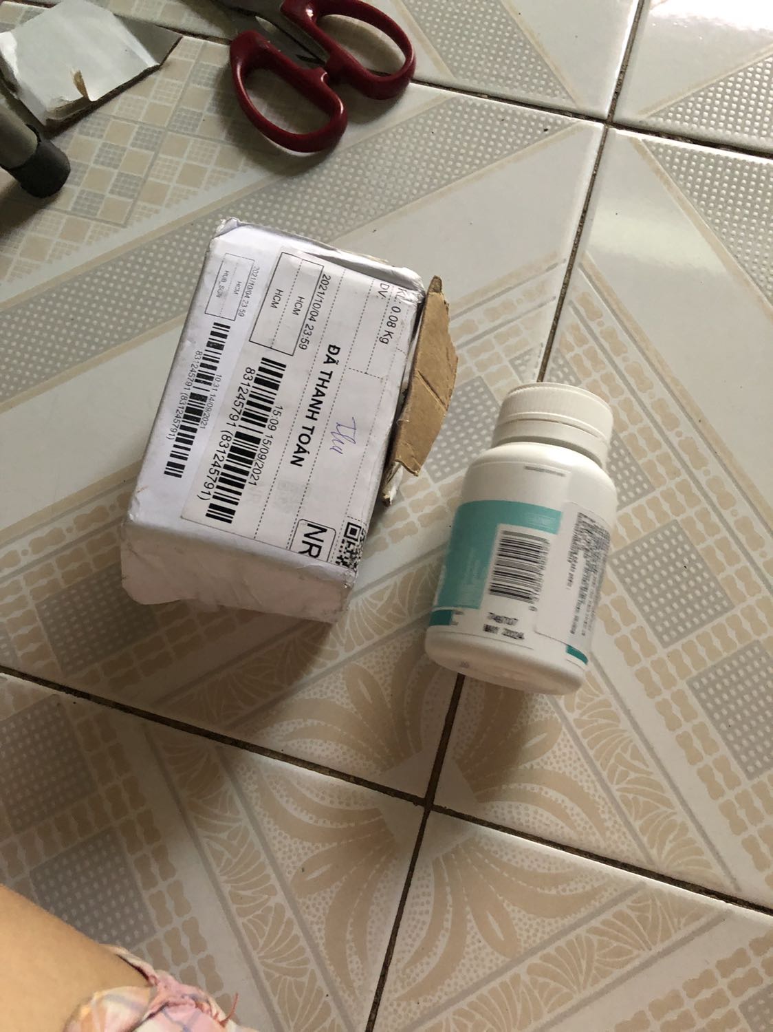 Mình có chat với shop về vấn đề hàng giả , thiệt , sp mình nhận vỏ ngoài đang bị bung ra nhưng pm shop k tl, nhờ shop check lại tin nhắn tl tin nhắn vì mình nghi ngờ hàng giả hoặc mình sẽ trả lại đơn hàng