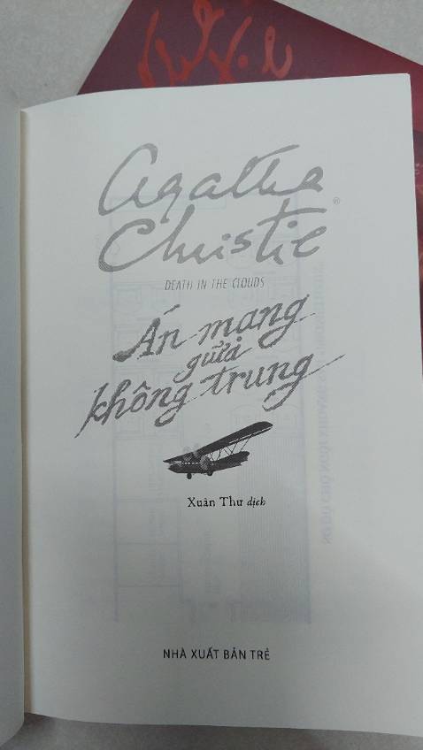 Dù đã đọc hàng chục tác phẩm trinh thám của Agatha Christie với cùng môt  mô típ .Tác phẩm tiếp theo bằng cách nào đó vẫn luôn làm người đọc bất ngờ. “ Án mạng giữa không trung “ dĩ nhiên không nằm ngoài qui luật đó. Agatha Christie thật sự xuất sắc trong việc tạo dựng cốt truyên, xây dựng hỉnh ảnh, tính cách các nhân vật và hơn hết là sự sáng tạo không ngừng trong mỗi tác phẩm.