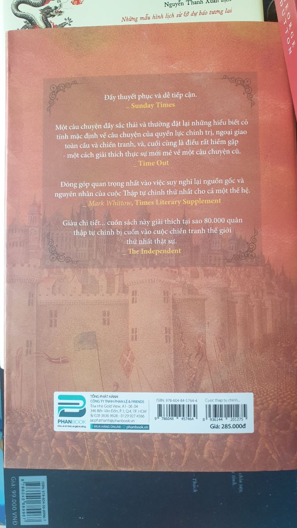 Có một sự thật bị lãng quên suốt gần một ngàn năm nay. Đó là sự thật về nguồn gốc của chuỗi các cuộc Thập tự chinh hào hùng và bi tráng. Peter Frankopan, vị Giáo sư Lịch sử toàn cầu sinh năm 1971 của Đại học Oxford đã "khai quật" lại sự thật đó ngay trong quyển sách này.