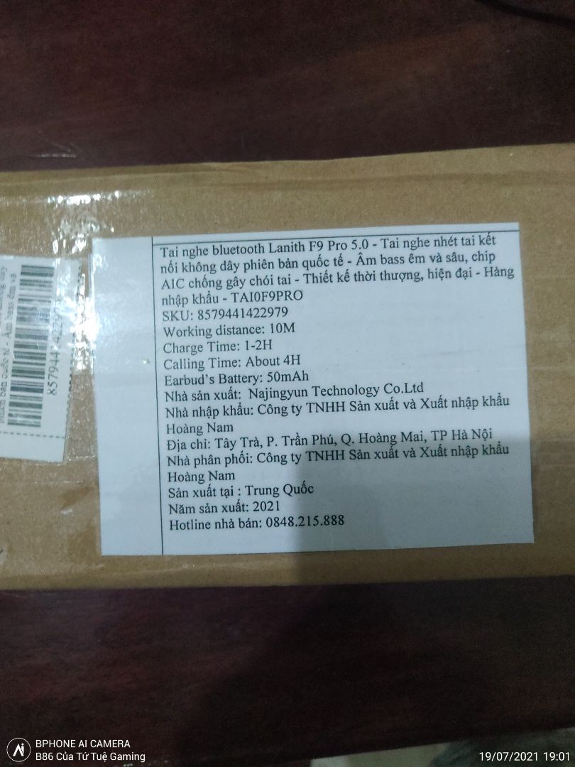 Tai nghe dùng khá ổn, có độ trễ không đáng kể ( khoảng 0,4 - 0,7s ) khi xem phim nghe nhạc, nhưng có độ trễ khá cao khi chơi game ( 1,5 - 2s ). Nếu ai biết cách đeo thì sẽ thấy Âm bass nghe cũng khá rõ ( nói chung là ổn ). Về phần pin thì phải công nhận là rất là trâu bò, tôi dùng hết cả pin Đt mà tai nghe chưa hết pin. Phần sạc pin thì khá là nhanh. Nhược điểm duy nhất là tôi thấy là bản lề hơi lỏng.