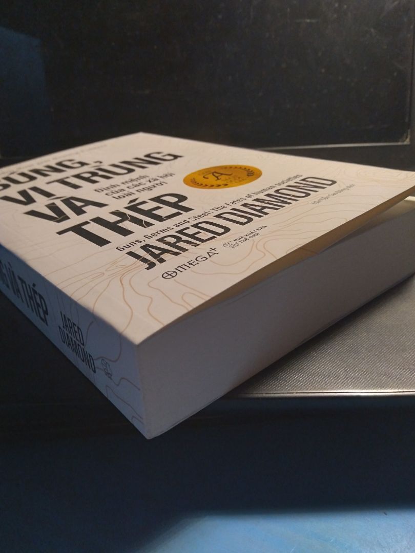 sách dày, cầm chắc tay nhưng khoản đóng gói không được tốt lắm, không được bao bọc bởi gì cả. Giao trễ 3 ngày nhưng bù lại shipper khá thân thiện nên đánh giá 5 sao (つ≧▽≦)つ