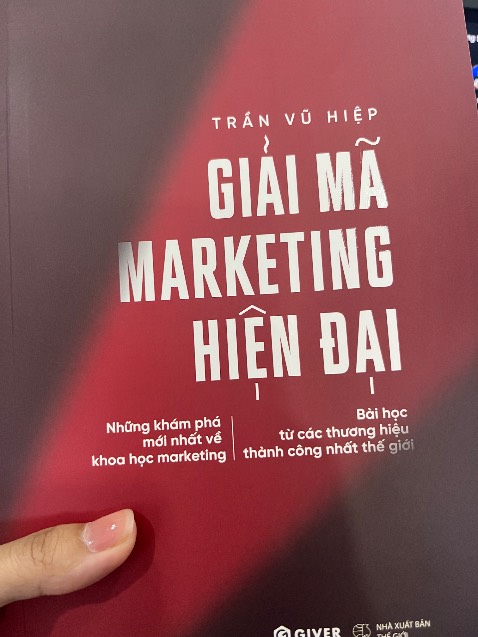 Sách nội dung rất thực tiễn có nhiều case study phù hợp với thị trường Việt Nam. Giao nhanh bìa sách đẹp