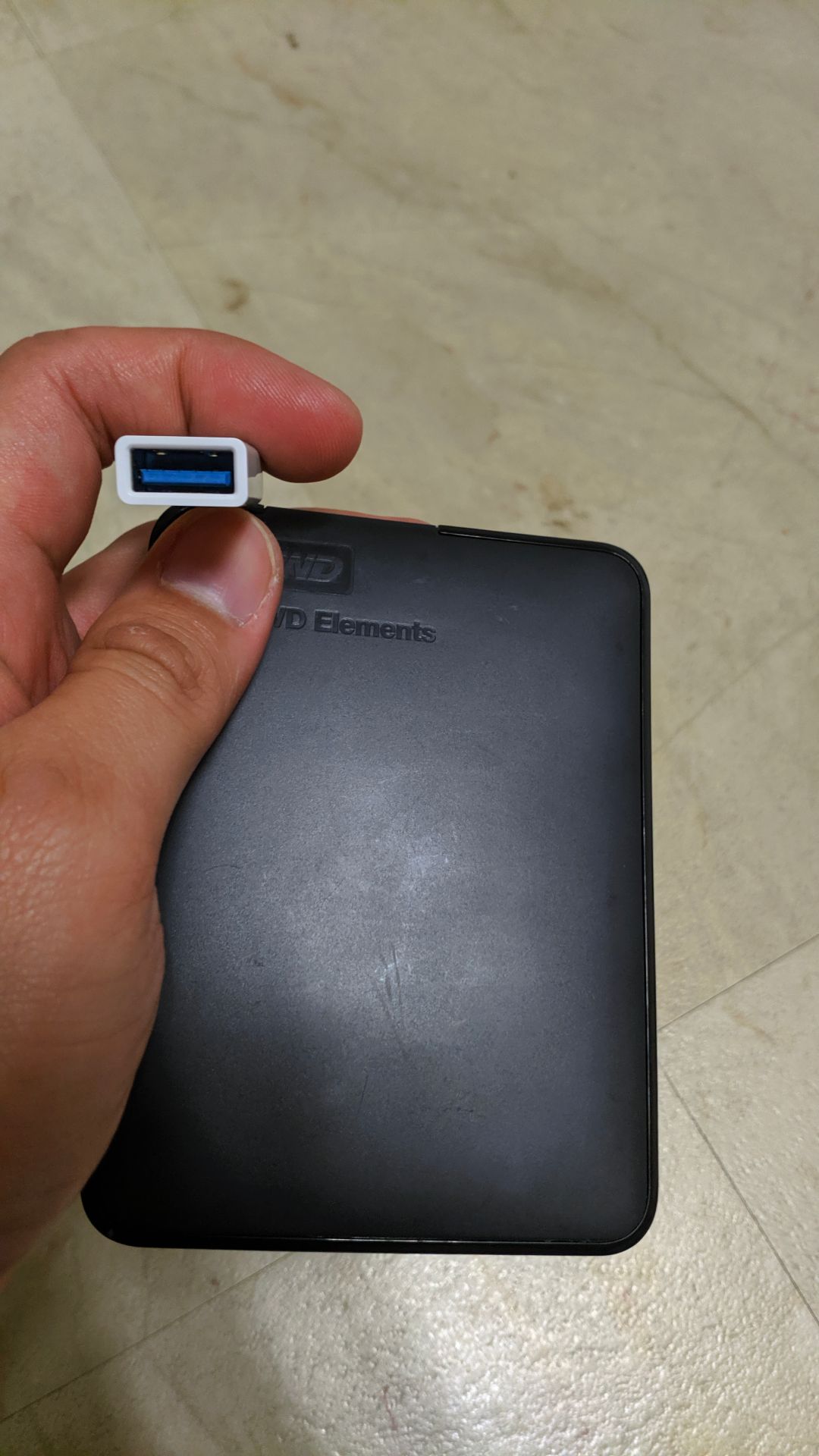 Mình đã *** ok với HDD WD passport 500GB và Nokia 8. Điện thoại cung cấp nguồn đủ để HDD chạy trơn tru.
Lần đầu cắm vào thì điện thoại bắt phải format ổ cứng mới dùng được.
Sau đó dùng phần mềm duyệt file để duyệt file copy, paste, cut, ...
Ổ cứng ghim vào nhận diện ngay trên điện thoại.
Độ bền cần thời gian để kiểm tra.