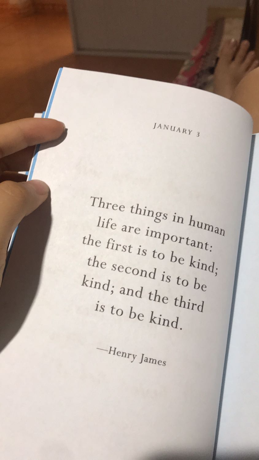 đây là một trong những ấn phẩm tác giả viết tiếp sau sự thành công của tác phẩm Wonder nổi tiếng. cuốn sách là những câu châm ngôn, triết lí mà "Mr Brown" tích góp đc trong quá trình dạy học cho lớp. 
nội dung thì sơ sơ vậy thôi, mỗi trang là một câu triết lí viết rất đẹp và nổi bật. mình thấy ý nghĩa lắm
nhung phải nói là mình bất ngờ về độ mới và đẹp của sách, mình đặt bốn cuốn ngoại văn, cũng là lần đầu đặt sách ngoại văn ở tiki. mà cuốn nào cũng ưng cái bụng hết, tuy k có bookcare nhưng sách bọc rất kĩ k bị hư hỏng quăn góc gì hết ưng lắm .
thời gian giao hàng cũng nhanh so với hàng quốc tế. 
cám ơn tiki. hi vọng tiki giữ vững phong độ này.