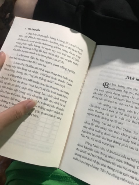 Tr bức xúc vl mới mua về chx kịp đọc rách luôn , đóng gói gửi đi như không, chỉ nhét vô hộp xg gửi chả có chống sốc hay j hết sách vừa về mép đã rách định bỏ qua mà shop làm ăn z là cket