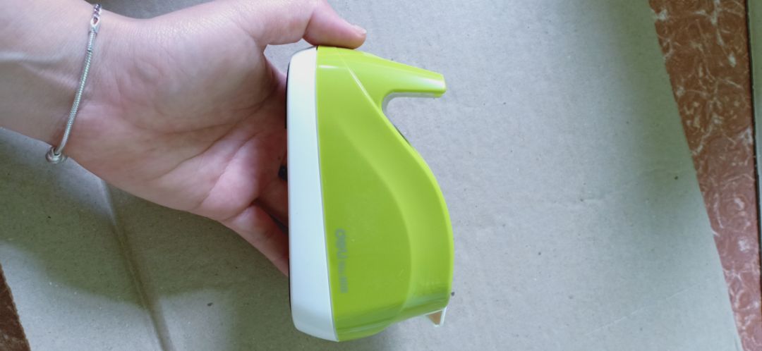 Cảm ơn Tiki giao hàng nhanh, shipper rất nhiệt tình, gói hàng cẩn thận. Mình nhận được màu xanh lá rất đẹp và chắc chắn ??. Luôn luôn hài lòng về Tiki!