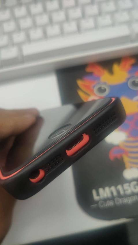 Độ hoàn thiện ở mic - sạc - gạt rung chưa tốt
giao nhanh - siper vui vẻ - mẫu mã đẹp
3/5 - nên mua nếu bỏ qua dc yếu tố cắm sạc phải tháo ốp