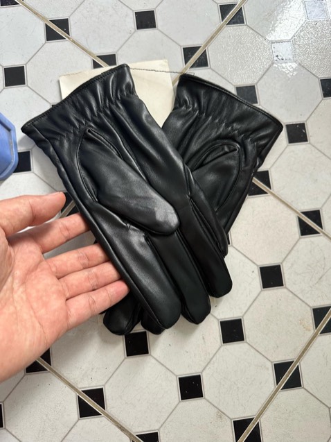 Sản phẩm đẹp như shop mô tả, đeo cấm cảm ứng diện thoại tốt, rất ưng sản phẩm, chống nc tốt, đi mùa đông sản phẩm rất hợp, rất hài lòng về sản phẩm của shop, nam sao nhea shop Sản phẩm đẹp như shop mô tả, đeo cấm cảm ứng diện thoại tốt, rất ưng sản phẩm, chống nc tốt, đi mùa đông sản phẩm rất hợp, rất hài lòng về sản phẩm của shop, nam sao nhea shop