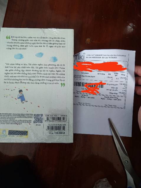 Giao nhầm sách. Mua bìa cứng nhưng giao bìa mềm. Trong khi hóa đơn đi kèm vẫn để bìa cứng. Đổi sách gần cả tuần mới nhận được sách mới. Trừ 2 sao
Sách bìa cứng đẹp. 3 sao cho cách đóng gói.
