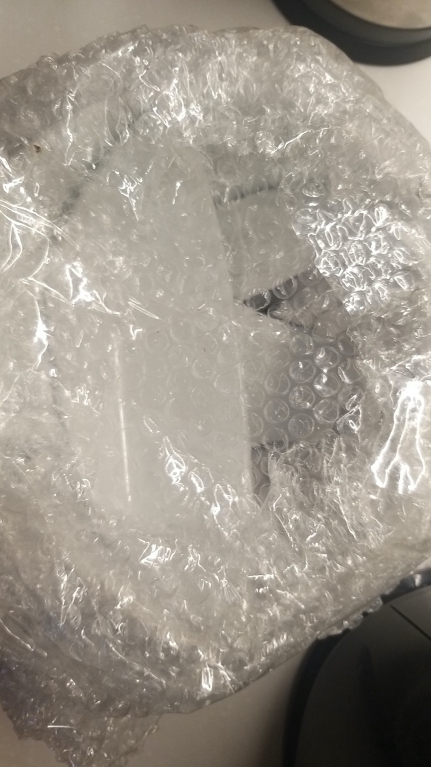 Tôi nhận được bát nhưng bên công ty bọc không cẩn thận, trong quá trình vận chuyển đã làm 1 vỡ bát. Tuy nhiên sau khi nhận được thông tin phản ánh, công ty đã nhanh chóng liên lạc và gửi 1 bát khác. Xin cảm ơn