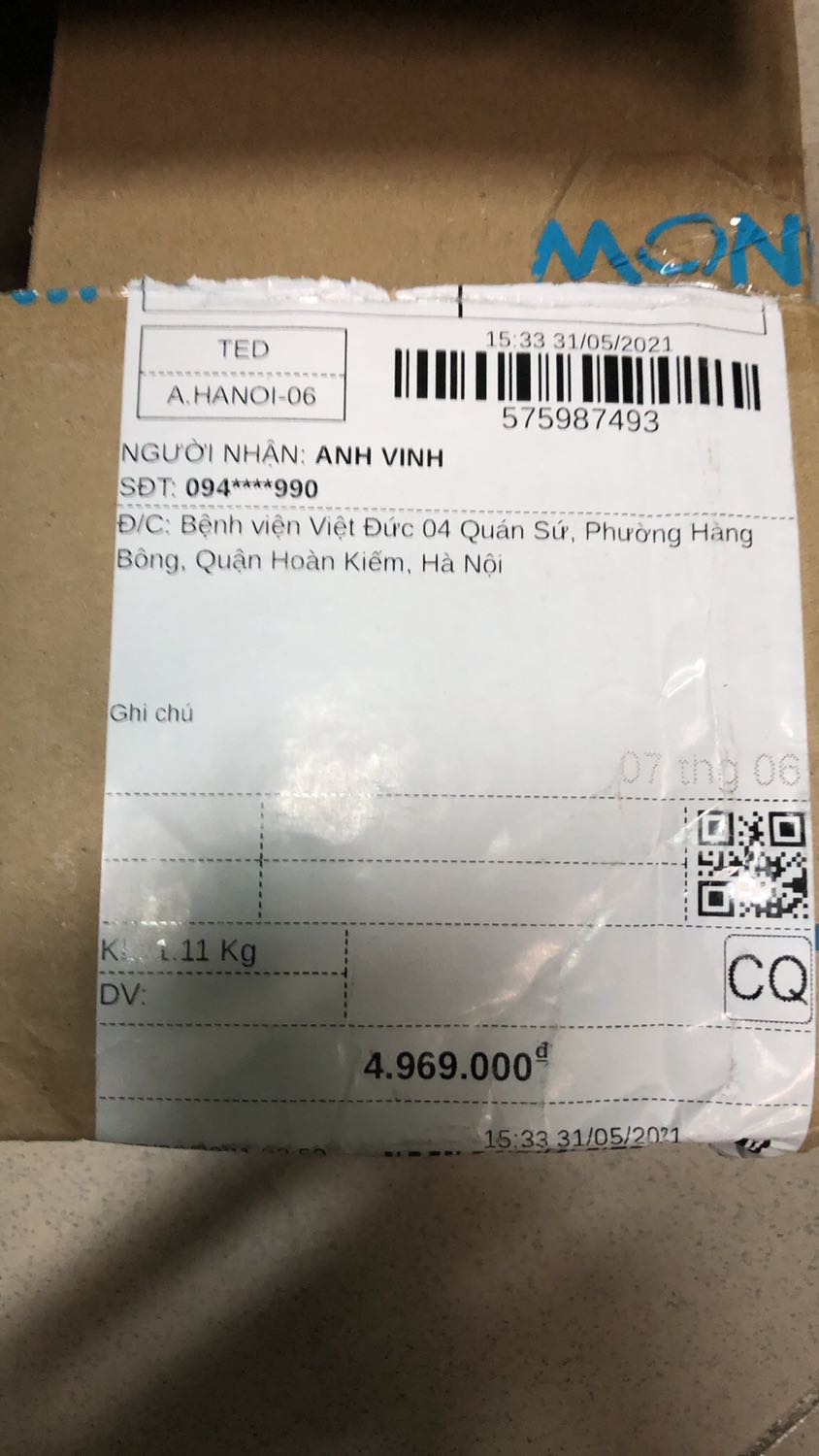 Nhận phải hàng lỗi chủ shop giới thiệu đến trung tâm bảo hành; hành cả buổi chiều chưa xong; hàng mới chính hảng mua bán thế này chán