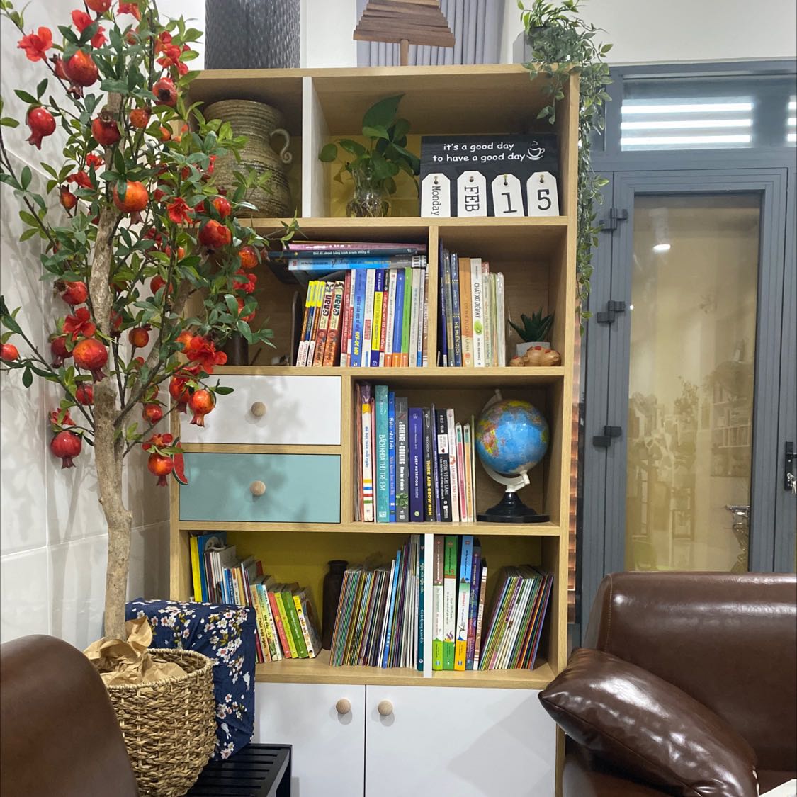 Tủ đẹp, hỗ trợ nhiệt tình, nhân viên thân thiện, lắp sẵn và giao hàng tận nhà! 
Đã mua hàng nhiều lần tại đây nên ko có vẫn đề gì phải bàn thêm!