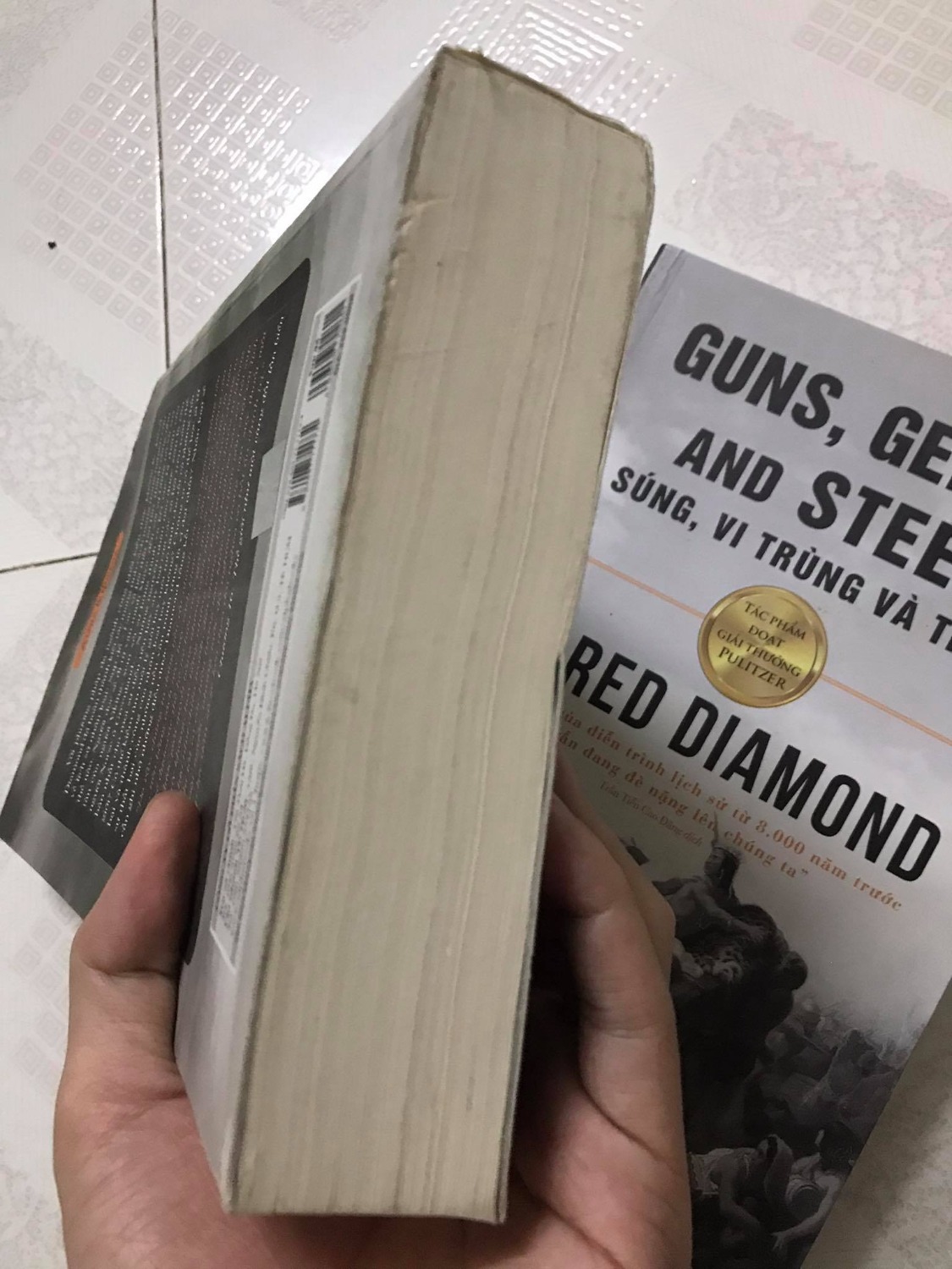 sách mình đặt mua xuất bản năm 2020 nhưng giao cho mình sách cũ xuất bản năm 2016, 2018, bìa mềm.