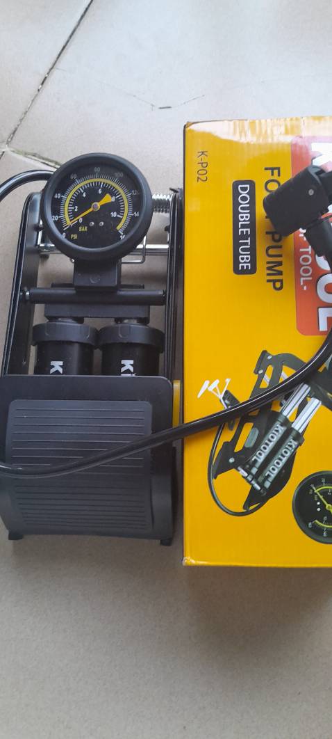 Bơm giống y hình nha, nhưng thấy Bơm yếu Bơm lâu vô,1 bên nút gài đã lỏng không gài được. Nhưng giống mô tả là ok.Shop giao hàng nhanh